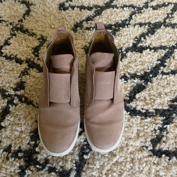 SOLD‼️ Free People Master Hi Top Sneaker - Picture 3 of 5